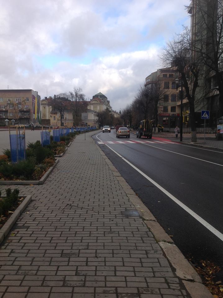 На вулиці Грушевського оновлено дорожню розмітку