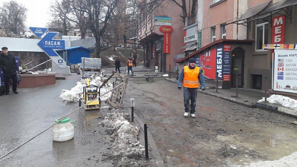 На Дністровській тривають ремонтні роботи 