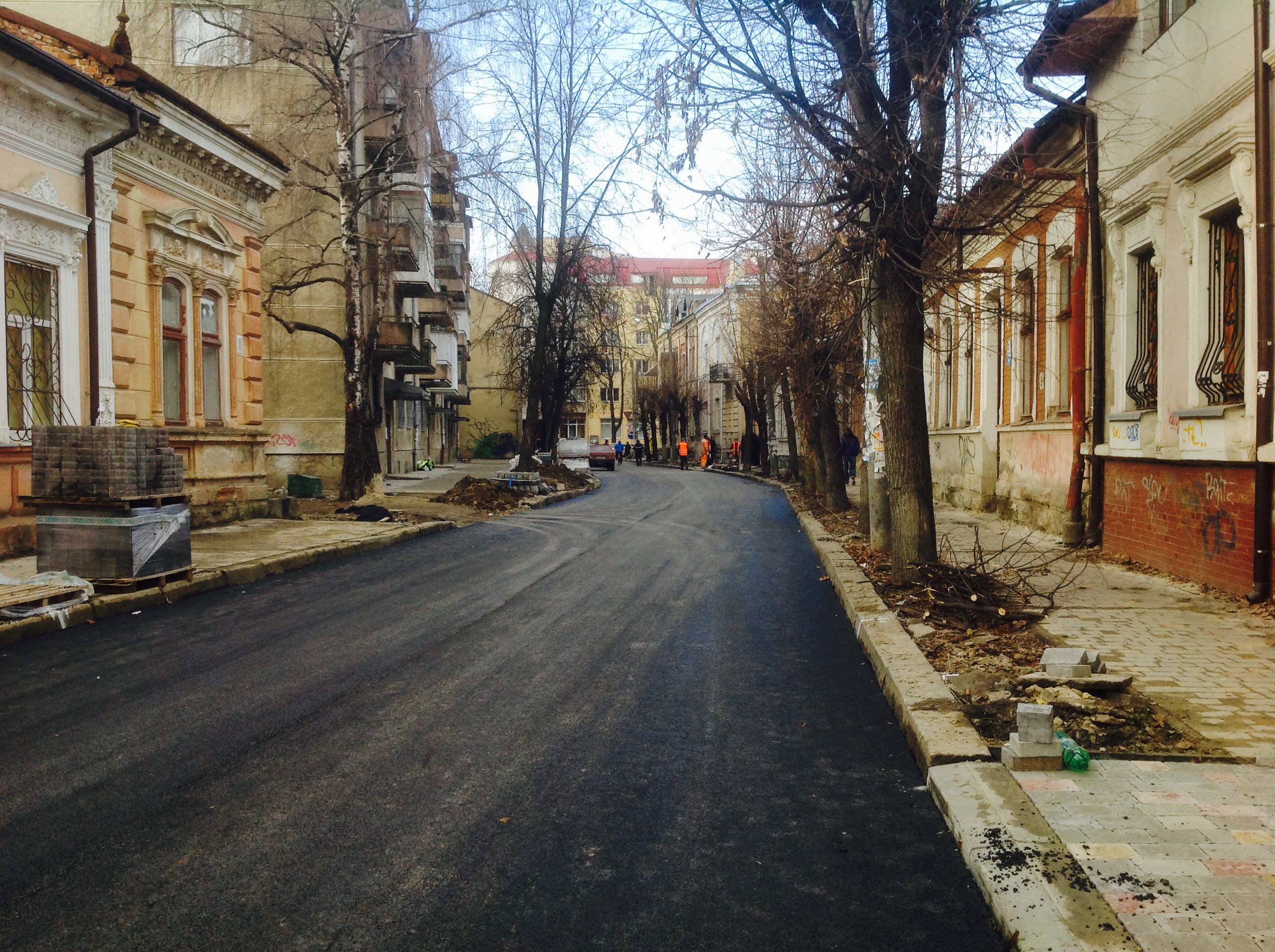 Ремонтні роботи на вулиці Гнатюка