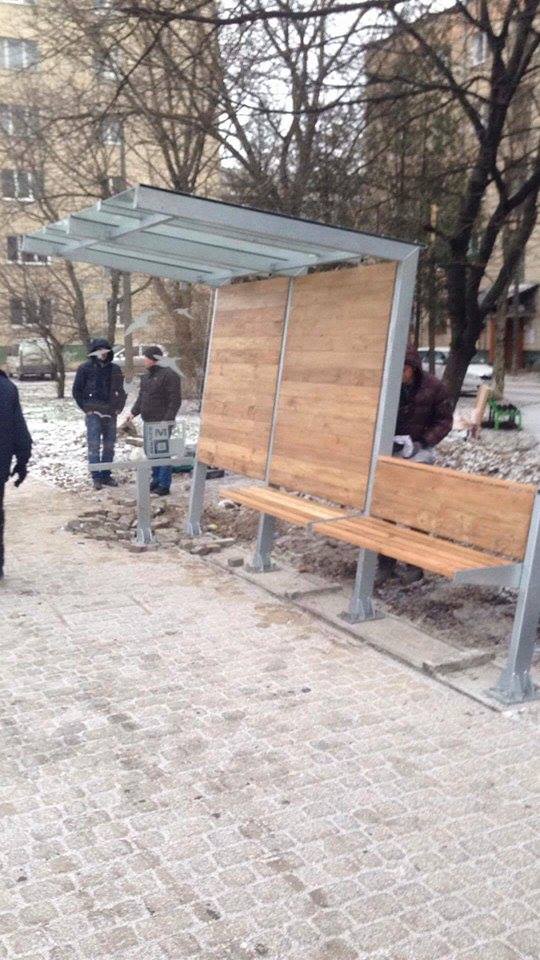 Встановлення зупинки громадського транспорту на Набережній ім. В. Стефаника