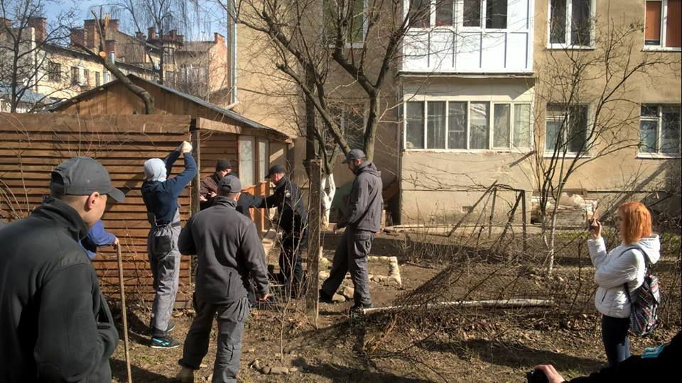 Демонтаж самовільно встановленої тимчасової споруди та огорожі