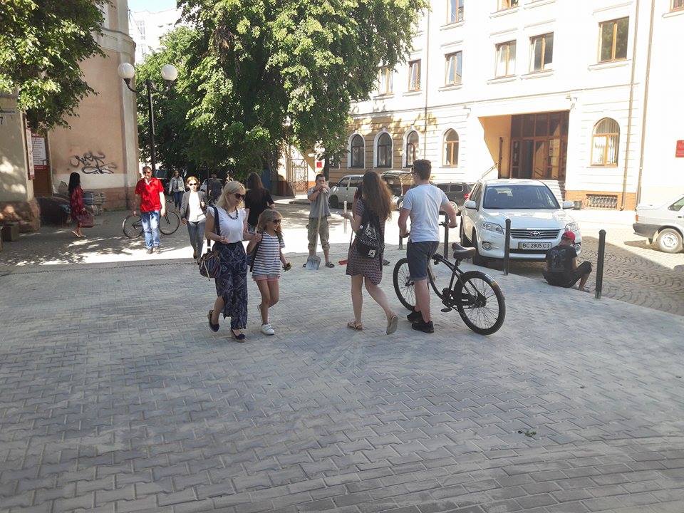 На перехресті вулиць Страчених-Крушельницької створено комфортні умови для пересування пішоходів (ФОТО)