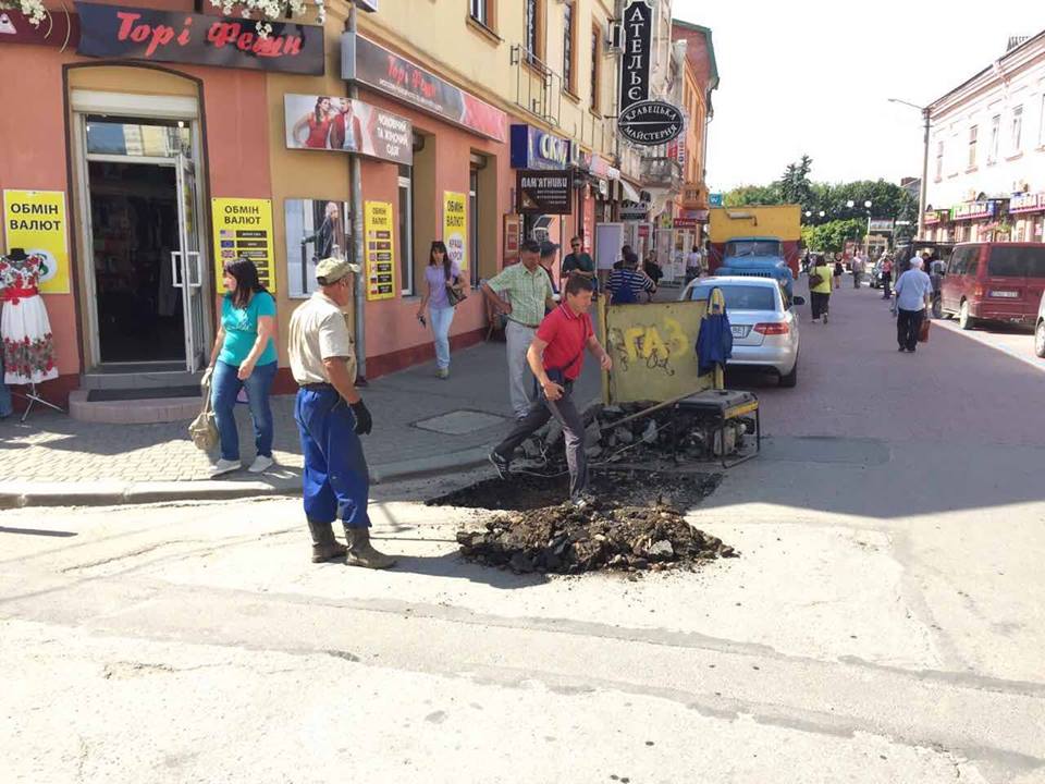 Ремонтні роботи  по вул. Тринітарській- Шеремети
