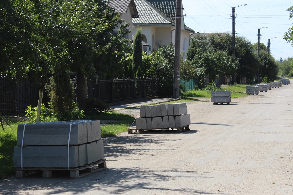 Про ремонтні роботи у віддалених куточках нашого міста: облаштування тротуару на вул. Ботанічній