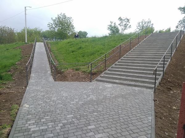 Облаштовано прохід з виходом на дамбу поблизу будинку на вул. Пасічна, 41