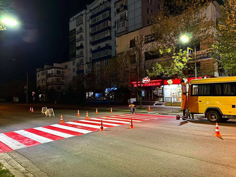 Із настанням весни у місті активно проводяться роботи із нанесення дорожньої розмітки