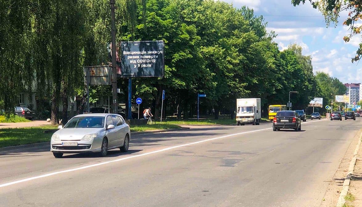 Нова розмітка й знаки: на вулиці Довженка змінюють схему організації руху. ФОТО