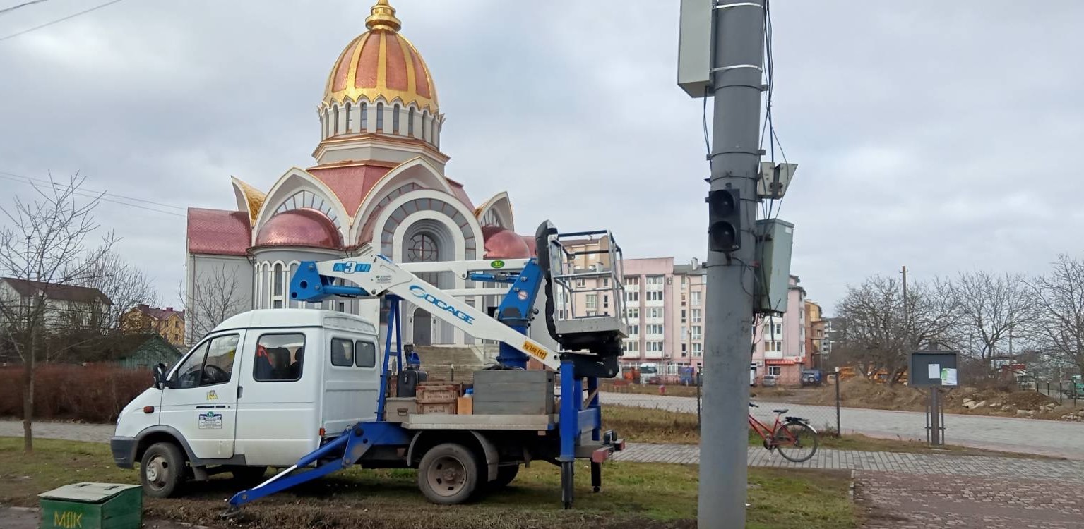 15 світлофорних об‘єктів на ключових перехрестях міста Івано-Франківська працюватимуть без вимкнень