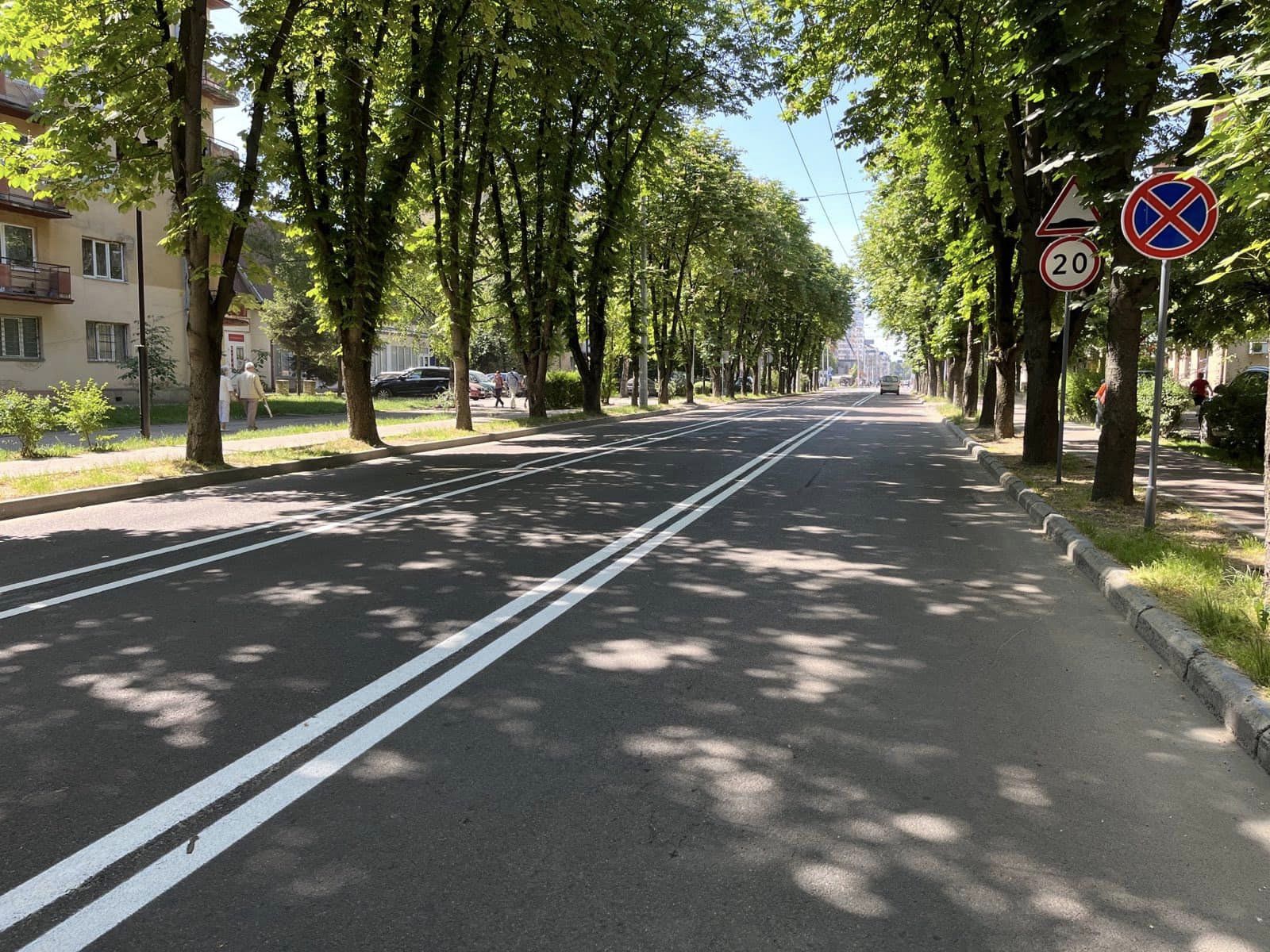 У Франківську почали поновлювати розмітку на дорогах